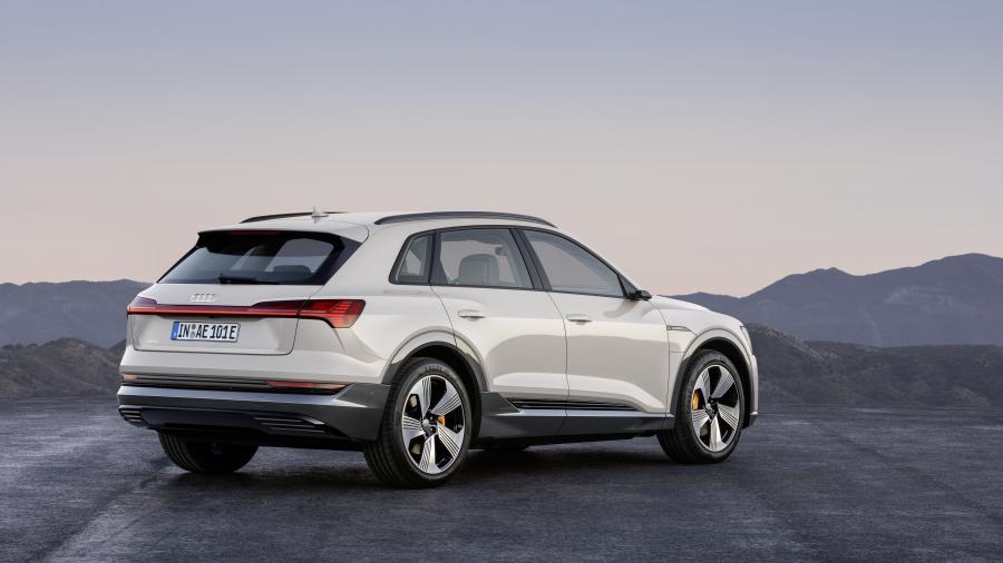  Audi e-tron 55 Quattro 2019 года  (WW) (фото 19 из 452)